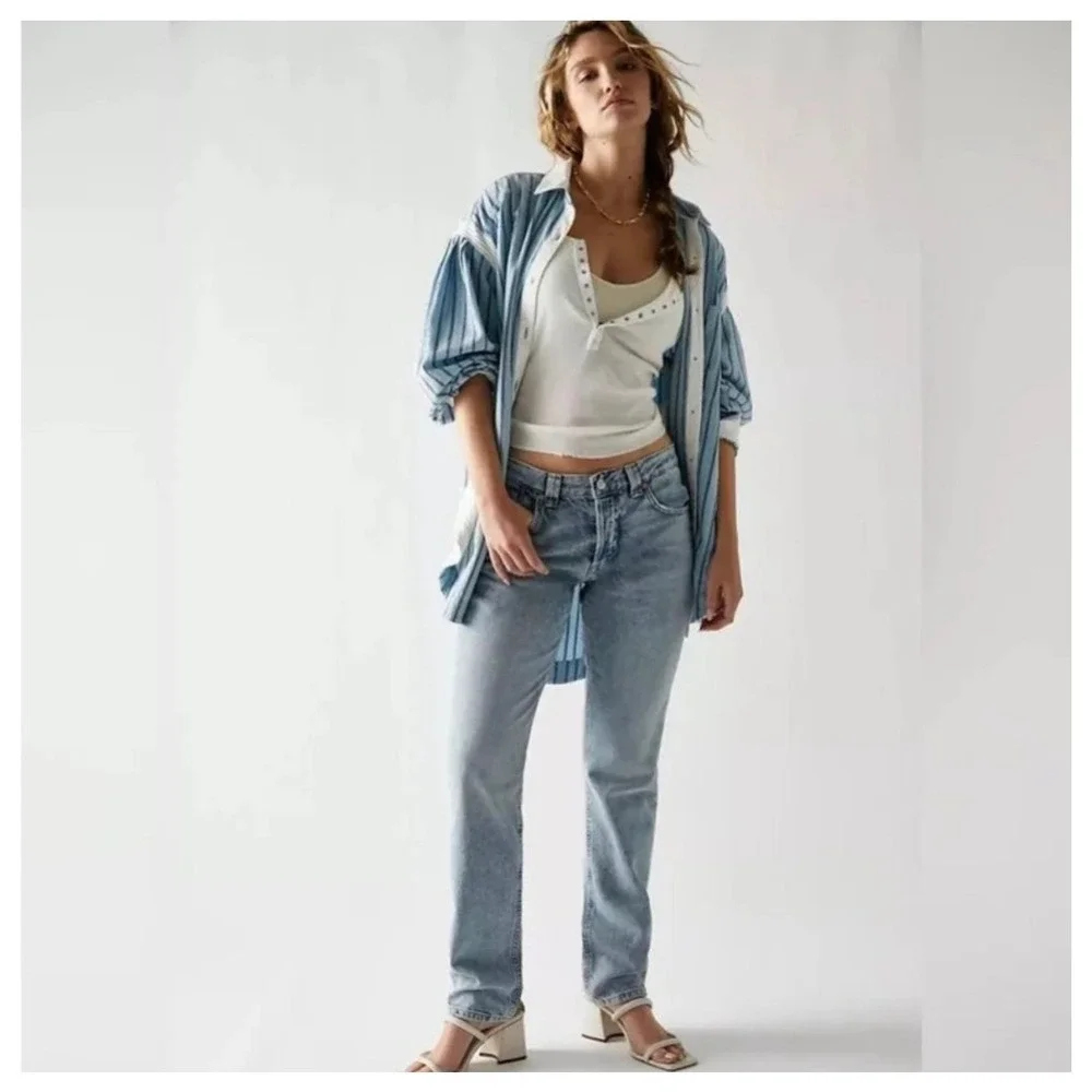 We The Free Curvy Siren Low Rise Straight Leg Jeans Light Wash Blue‎ Size 30